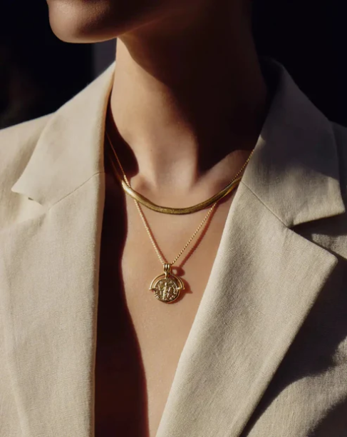 Picture of Lucy Williams Engravable Roman Arc Coin Pendant Necklace